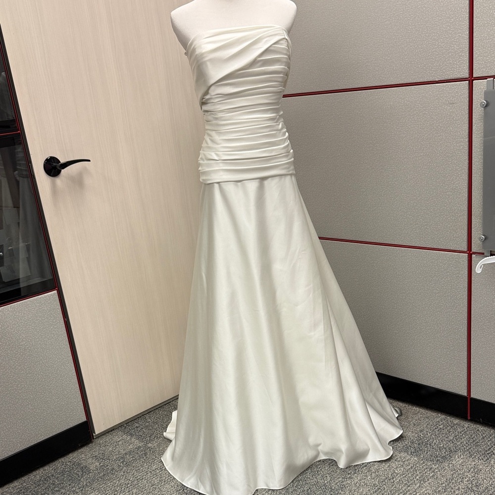 David's Bridal Strapless Cream Gown